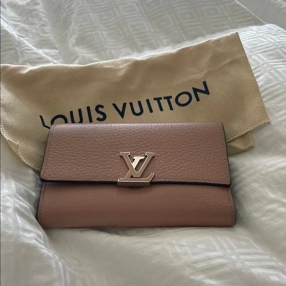 Authentic Louis Vuitton pink leather wallet - Picture 1 of 8
